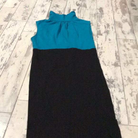 6/$15 Keyhole back mock neck dress - Picture 3 of 4